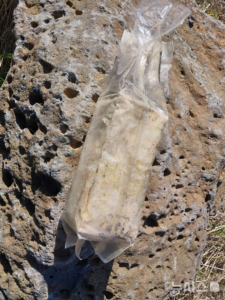 [제주=뉴시스] 20일 오전 제주 서귀포시 대정읍 소재 해안가에서 차 포장지에 담긴 향정신성의약품 케타민이 발견됐다. (사진=제주지방해양경찰청 제공) 2026.03.20. photo@newsis.com 