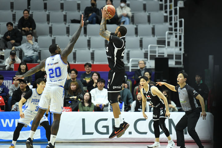 [서울=뉴시스] 프로농구 수원 KT의 데릭 윌리엄스. (사진=KBL 제공) 2026.03.20. photo@newsis.com *재판매 및 DB 금지