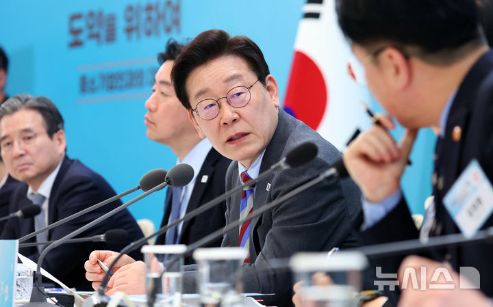 [서울=뉴시스] 최동준 기자 = 이재명 대통령이 20일 청와대에서 열린 '중소기업인과의 대화'에서 발언하고 있다. (청와대통신사진기자단) 2026.03.20. photocdj@newsis.com