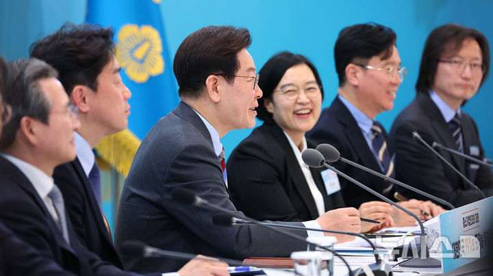 [서울=뉴시스] 최동준 기자 = 이재명 대통령이 20일 청와대에서 열린 '중소기업인과의 대화'에서 발언하고 있다. (청와대통신사진기자단) 2026.03.20. photocdj@newsis.com