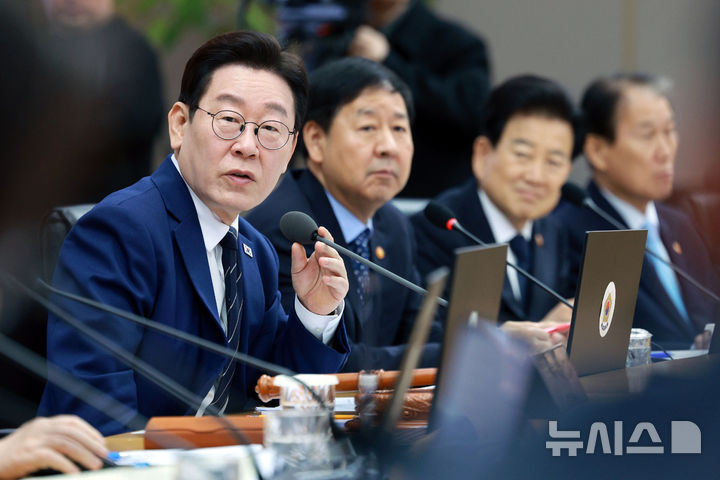 [세종=뉴시스] 고범준 기자 = 이재명 대통령이 17일 세종시 정부세종청사에서 열린 국무회의에서 발언하고 있다. 2026.03.17. bjko@newsis.com