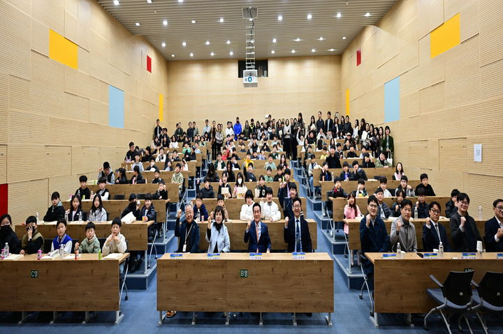 [논산=뉴시스]논산시는 21일 건양대학교 글로컬캠퍼스에서 '미래인재 양성 교육' 입학식을 가졌다. 2026. 03. 21 photo@newsis.com *재판매 및 DB 금지