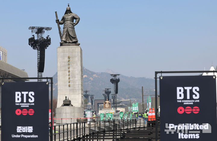 [서울=뉴시스] 권창회 기자 = 방탄소년단(BTS) 컴백 공연 당일인 21일 서울 종로구 광화문광장 일대가 통제되고 있다. 2026.03.21. kch0523@newsis.com