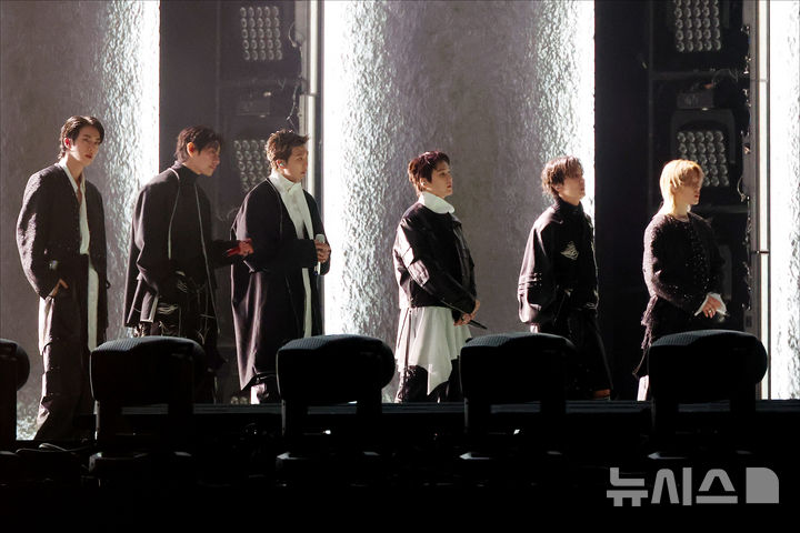 [서울=뉴시스] 김선웅 기자 = 방탄소년단(BTS)이 21일 서울 종로구 광화문광장에서 컴백을 기념해 'BTS 컴백 라이브 : 아리랑' 공연을 선보이고 있다. (공동취재) 2026.03.21. photo@newsis.com