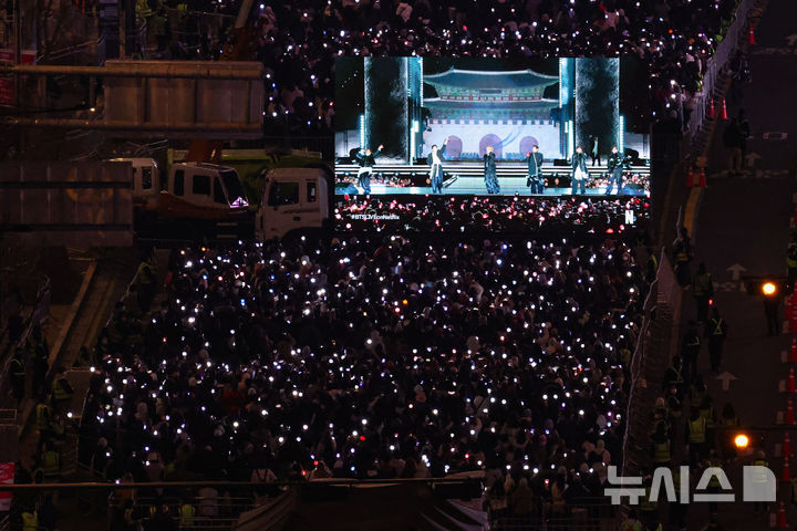 [서울=뉴시스] 권창회 기자 = 방탄소년단(BTS)이 21일 서울 종로구 광화문광장에서 'BTS 컴백 라이브: 아리랑(ARIRANG)' 공연을 하고 있다. 2026.03.21. kch0523@newsis.com