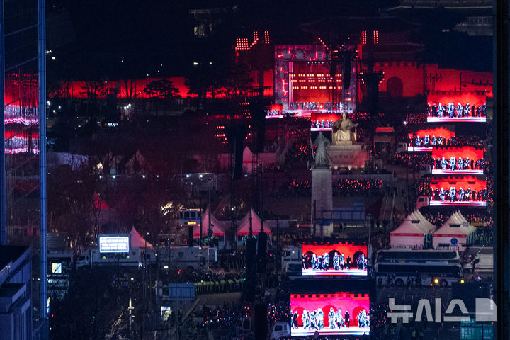 [서울=뉴시스] 권창회 기자 = 방탄소년단(BTS)이 21일 서울 종로구 광화문광장에서 'BTS 컴백 라이브: 아리랑(ARIRANG)' 공연을 하고 있다. 2026.03.21. kch0523@newsis.com