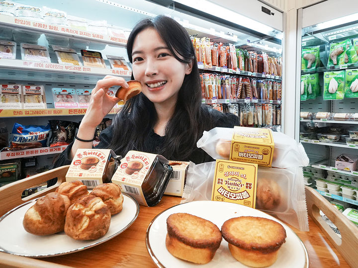 [서울=뉴시스] 세븐일레븐이 버터떡 시리즈를 출시한다. (사진=세븐일레븐 제공) *재판매 및 DB 금지