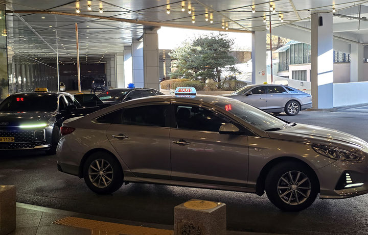 강원랜드 그랜드호텔 택시 주차장에서 승객을 기다리고 있는 정선택시.(사진=뉴시스) *재판매 및 DB 금지