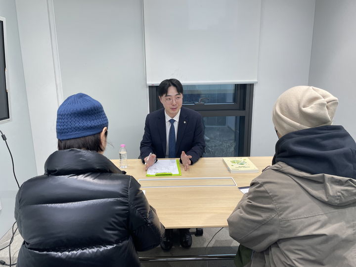 [서울=뉴시스] 법률상담 사진. 2026.03.22. (사진=송파구 제공) *재판매 및 DB 금지