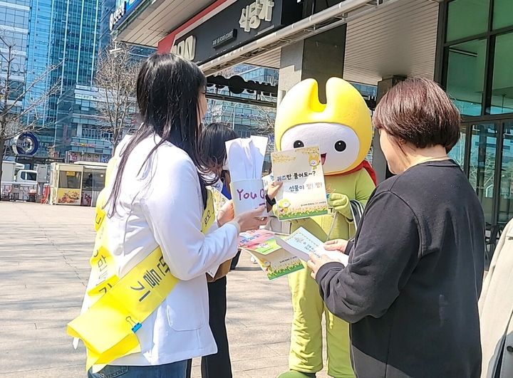 [서울=뉴시스] 2주 넘는 기침, 그냥 넘기지 마세요... 금천구, 결핵예방 홍보주간 운영. 2026.03.22. (사진=금천구 제공) *재판매 및 DB 금지