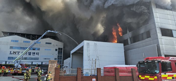 [대전=뉴시스]대전 안전공업 화재 현장. 2026. 03. 22 photo@newsis.com *재판매 및 DB 금지