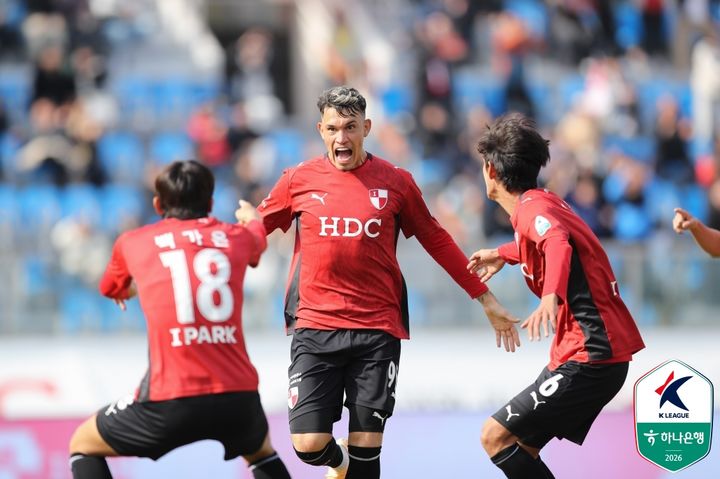 [서울=뉴시스] 프로축구 K리그2 부산 아이파크의 크리스찬. (사진=한국프로축구연맹 제공) *재판매 및 DB 금지