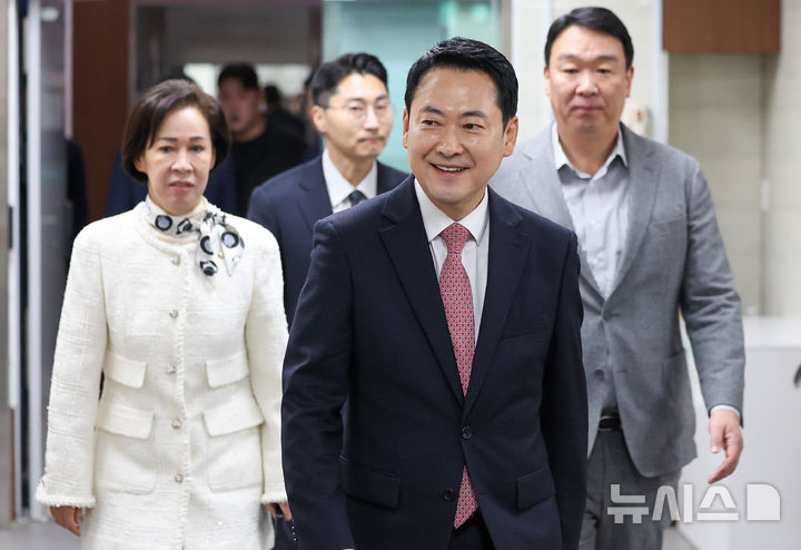 [대구=뉴시스] 이무열 기자 = 장동혁 국민의힘 대표가 22일 대구 수성구 국민의힘 대구시당에서 열린 대구 국회의원 연석회의에 참석하고 있다. 2026.03.22. lmy@newsis.com