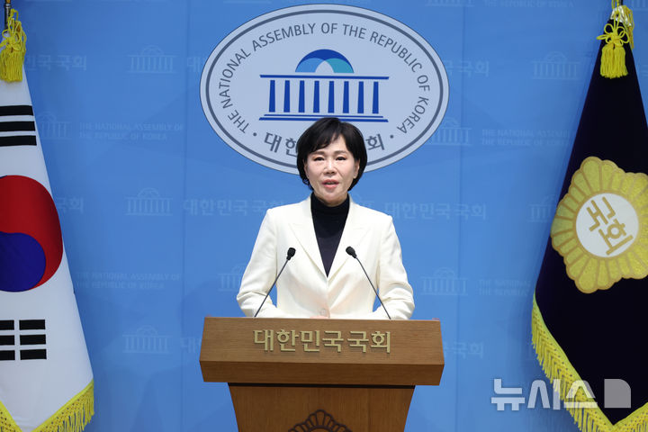 [서울=뉴시스] 고승민 기자 = 전현희 더불어민주당 서울시장 경선 후보가 22일 서울 여의도 국회 소통관에서 현안 기자회견을 하고 있다. 2026.03.22. kkssmm99@newsis.com