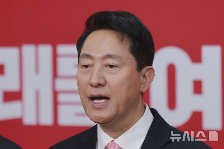 [서울=뉴시스] 김근수 기자 = 오세훈 서울시장이 22일 서울 영등포구 여의도 국민의힘 중앙당사에서 열린 광역단체장 후보 면접을 마치고 백브리핑을 하고 있다. (공동취재) 2026.03.22. photo@newsis.com