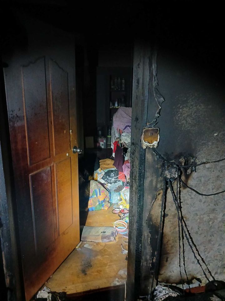 [강릉=뉴시스] 강릉시 주문진 연립주택 화재 모습.(사진=강원도소방본부 제공)photo@newsis.com *재판매 및 DB 금지