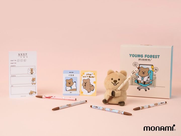 [서울=뉴시스] '모나미X영이의 숲 꽃카 BP 153 신입사원 키트' (사진=모나미 제공) 2026.03.23. photo@newsis.com *재판매 및 DB 금지