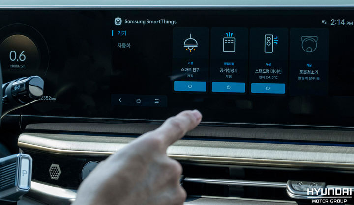 [서울=뉴시스] 차량의 인포테인먼트 시스템을 통해 카투홈 서비스를 이용하는 모습. (사진=현대차그룹 제공) 2026.3.23. photo@newsis.com *재판매 및 DB 금지