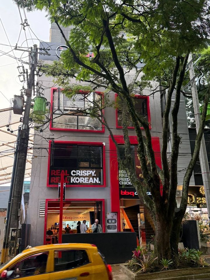 BBQ가 콜롬비아 메데진 프로벤사 지역에 오픈한 BBQ 남미 1 호점 'BBQ 프로벤사점' 전경. (사진=제너시스BBQ 그룹 제공) *재판매 및 DB 금지