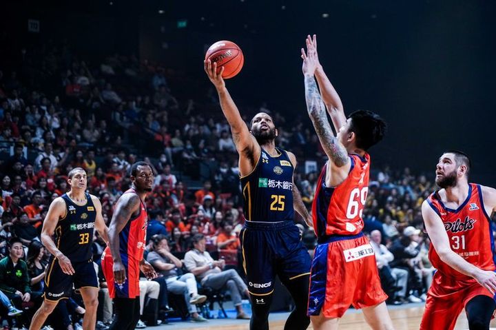 [서울=뉴시스] 일본 프로농구 B리그 우쓰노미야 브렉스의 DJ 뉴빌. (사진=EASL 제공) *재판매 및 DB 금지