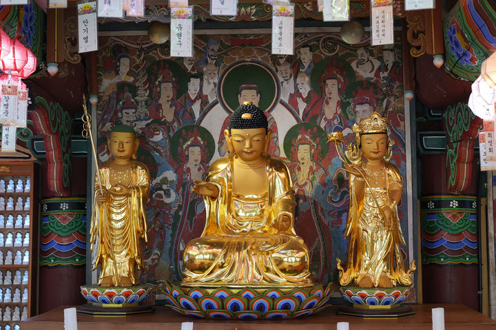 [서산=뉴시스] 서산 부석사 목조여래좌상(가운데). (사진=서산시 제공) 2026.03.23. phto@newsis.com *재판매 및 DB 금지