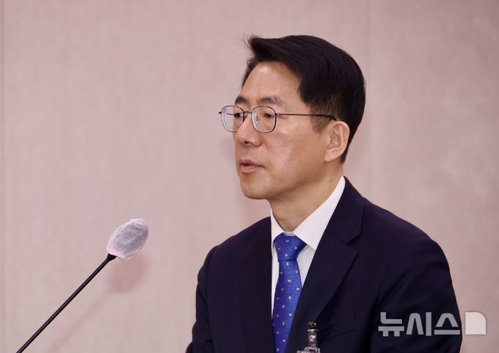 [서울=뉴시스] 조성봉 기자 = 황종우 해양수산부 장관 후보자가 23일 오전 서울 여의도 국회 농림축산식품해양수산위원회에서 열린 인사청문회에서 모두 발언을 하고 있다. 2026.03.23. suncho21@newsis.com