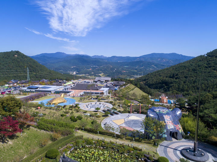 [산청=뉴시스] 산청 동의보감촌 드론 전경 (사진=산청군 제공) 2026. 03. 23. photo@newsis.com *재판매 및 DB 금지