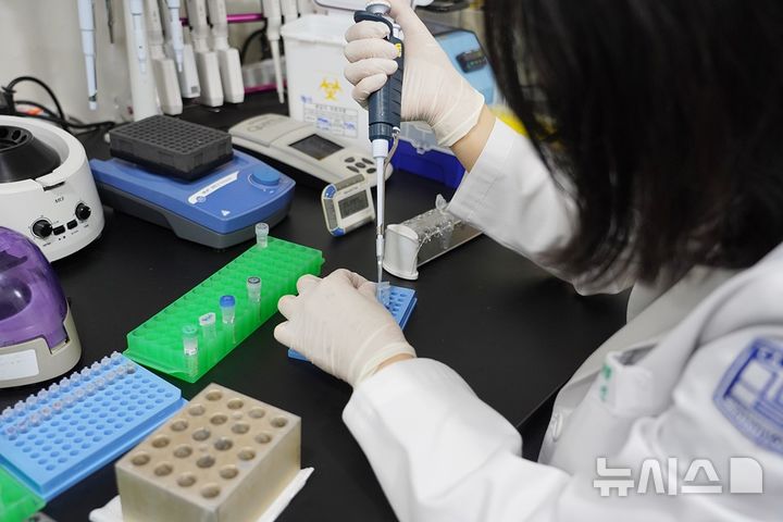 [인천=뉴시스] 전장엑솜시퀀싱 검사 진행 모습. (사진=인천성모병원 제공) 2026.03.23. photo@newsis.com