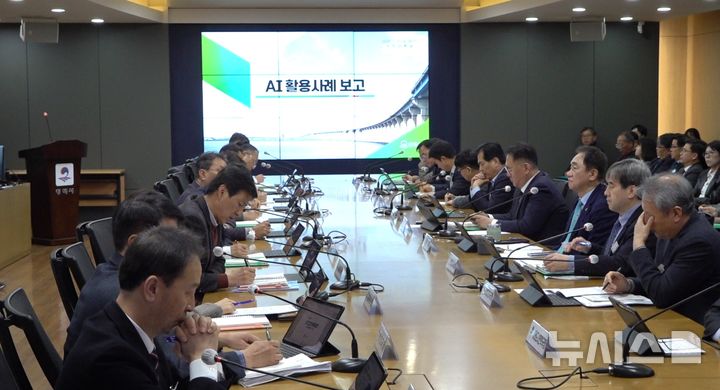[평택=뉴시스] AI 행정 적용 사례 회의 모습 (사진=평택시 제공) 2026.03.23.photo@newsis.com 