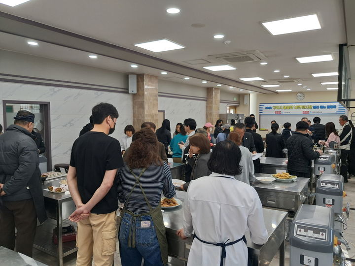 [구미=뉴시스] 낭만야시장 맛 품평회. (사진=구미시 제공) 2026.03.23 photo@newsis.com *재판매 및 DB 금지