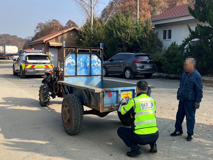 [안동=뉴시스] 경북경찰청은 봄 행락철 맞이 도로 안전 확보 및 농기계 사고 예방 집중 추진기간을 운영한다. (사진 = 경북경찰청 제공) 2026.03.23. photo@newsis.com *재판매 및 DB 금지