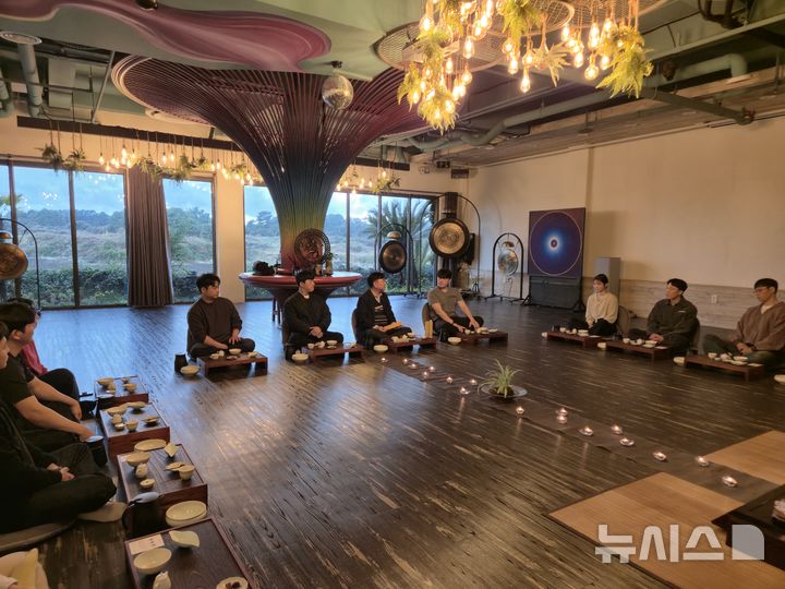 [제주=뉴시스] 제주동부소방서가 취다선리조트에서 소방공무원 정서 안정과 재충전을 위한 힐링프로그램 'ME-DIVE'를 운영하고 있다. (사진=제주동부소방서 제공) 2026.03.23. photo@newsis.com