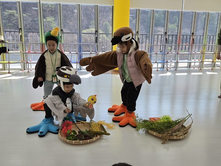 [원주=뉴시스] 지난해 치악산국립공원사무소가 유아대상 환경교육프로그램 '안녕하새(bird)요!'를 운영하고 있는 모습.(사진=치악산 사무소 제공)photo@newsis.com *재판매 및 DB 금지