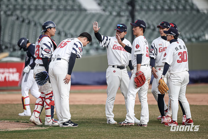 [서울=뉴시스] 프로야구 롯데 자이언츠 선수단. (사진 = 롯데 자이언츠 제공) *재판매 및 DB 금지