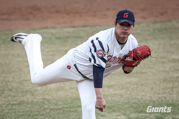 [서울=뉴시스] 프로야구 롯데 자이언츠의 나균안. (사진 = 롯데 자이언츠 제공) *재판매 및 DB 금지