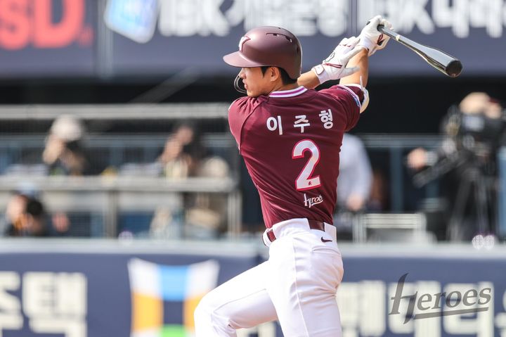 [서울=뉴시스] 프로야구 키움 히어로즈 이주형이 23일 서울 잠실구장에서 열린 2026 신한 쏠 KBO리그 시범경기 LG 트윈스전에서 안타를 치고 있다. (사진=키움 히어로즈 제공) 2026.03.23. *재판매 및 DB 금지