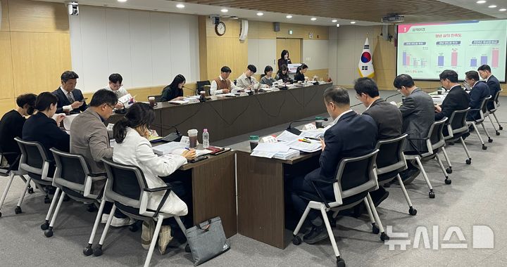 [창원=뉴시스]23일 오후 경남도청 도정회의실에서 2026년 경상남도 청년정책조정위원회 제1차 회의가 열리고 있다.(사진=경남도 제공) 2026.03.23. photo@newsis.com