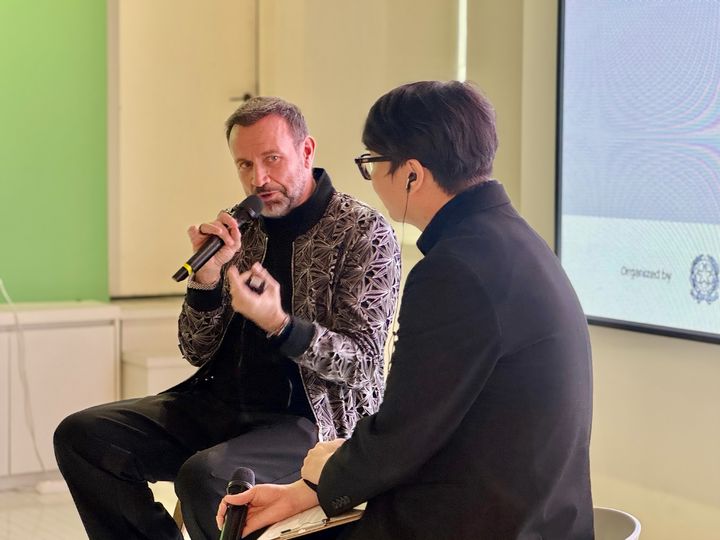 마우로 포르치니 삼성전자 사장 겸 디바이스경험(DX)부문 최고디자인책임자(CDO)가 23일 '제10회 이탈리아 디자인의 날' 행사 마스터클래스에서 강연하고 있다. (사진=주한이탈리아대사관 제공) *재판매 및 DB 금지