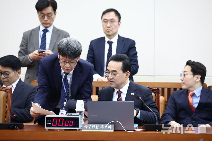 [서울=뉴시스] 고승민 기자 = 박홍근 기획예산처 장관 후보자가 23일 서울 여의도 국회에서 열린 재정경제기획위원회의 인사청문회에 출석하고 있다. 2026.03.23. kkssmm99@newsis.com