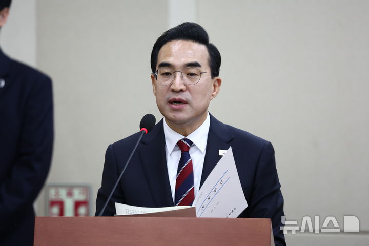 [서울=뉴시스] 고승민 기자 = 박홍근 기획예산처 장관 후보자가 23일 서울 여의도 국회에서 열린 재정경제기획위원회의 인사청문회에서 모두발언을 하고 있다. 2026.03.23. kkssmm99@newsis.com