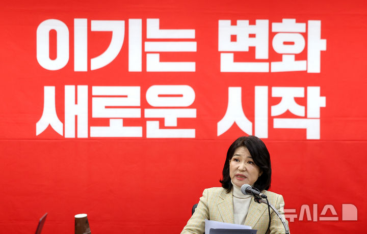 [대구=뉴시스] 이무열 기자 = 이진숙 전 방송통신위원장이 23일 대구 수성구 국민의힘 대구시당에서 6·3 지방선거 대구시장 경선 컷오프에 대한 입장을 발표하고 있다. 2026.03.23. lmy@newsis.com