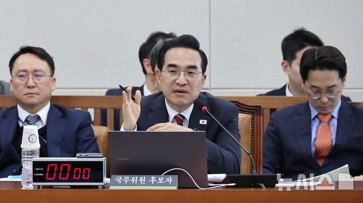 [서울=뉴시스] 김금보 기자 = 박홍근 기획예산처 장관 후보자가 23일 오후 서울 여의도 국회에서 열린 재정경제획위원회의 인사청문회에서 의원질의에 답변을 하고 있다. 2026.03.23. kgb@newsis.com