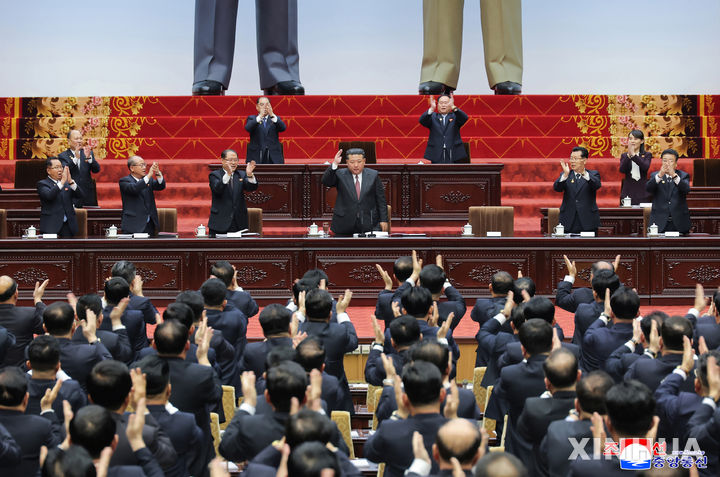 [평양=신화/뉴시스] 조선중앙통신(KCNA)이 23일 제공한 사진에 김정은 북한 국무위원장이 지난 22일 평양에서 열린 최고인민회의 제15기 제1차 회의에서 국무위원장으로 재추대되고 있다. 2026.03.24.