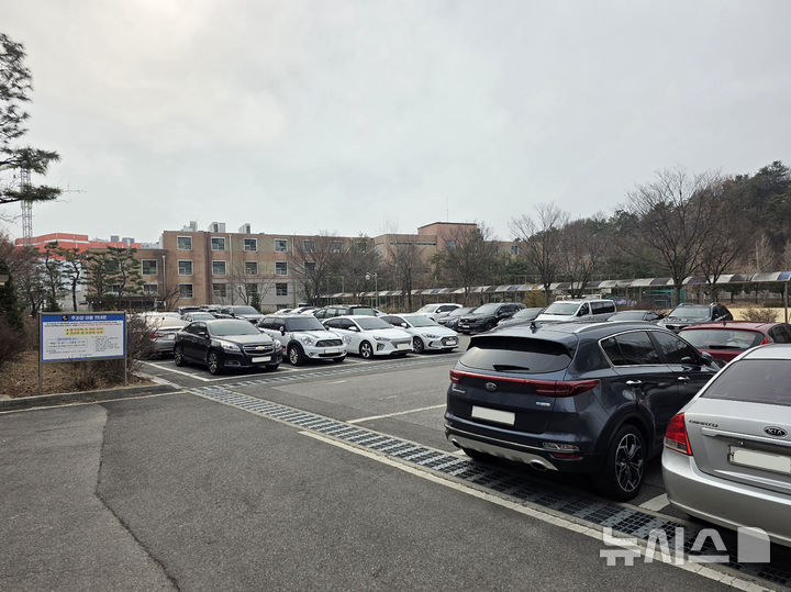 [성남=뉴시스] 한국폴리텍대학 성남캠퍼스 주차장 (사진=성남시 제공) 2026.03.24.photo@newsis.com