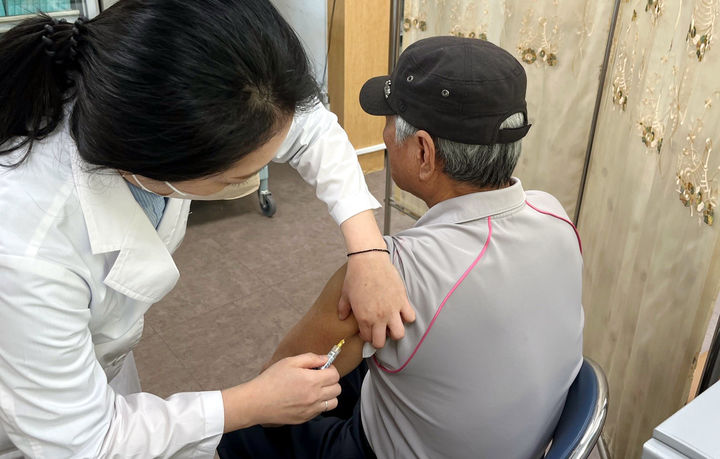[함평=뉴시스] 대상포진 예방접종 자료사진. (사진=함평군 제공) photo@newsis.com *재판매 및 DB 금지