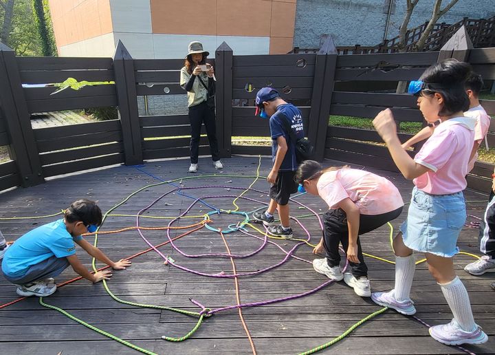 [창녕=뉴시스] 생태 체험 프로그램을 운영하고 있다. (사진= 창녕군 제공) 2026.03.24. photo@newsis.com *재판매 및 DB 금지