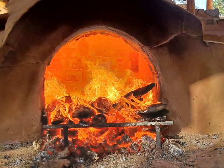 [영암=뉴시스]영암도기박물관 전통 창작가마 도기 굽기. (사진=영암군 제공) 2026.03.24. photo@newsis.com *재판매 및 DB 금지