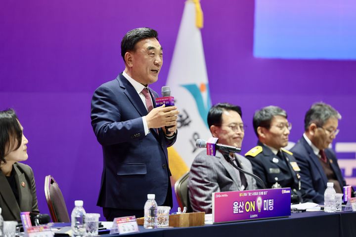 [울산=뉴시스] 울산시는 24일 김두겸 시장이 유에코 3층 컨벤션홀에서 울주군민 등 500여명이 참석한 가운데 '울산 온(ON) 미팅'을 개최했다고 밝혔다. (사진=울산시 제공) 2026.03.24. photo@newsis.com *재판매 및 DB 금지