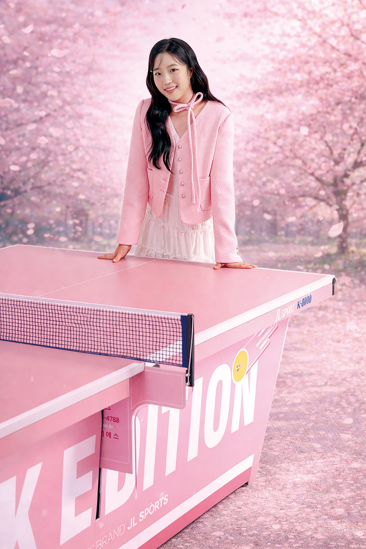 [서울=뉴시스] 짱탁구장 광고모델로 나선 신유빈. (사진=짱탁구장 제공) *재판매 및 DB 금지