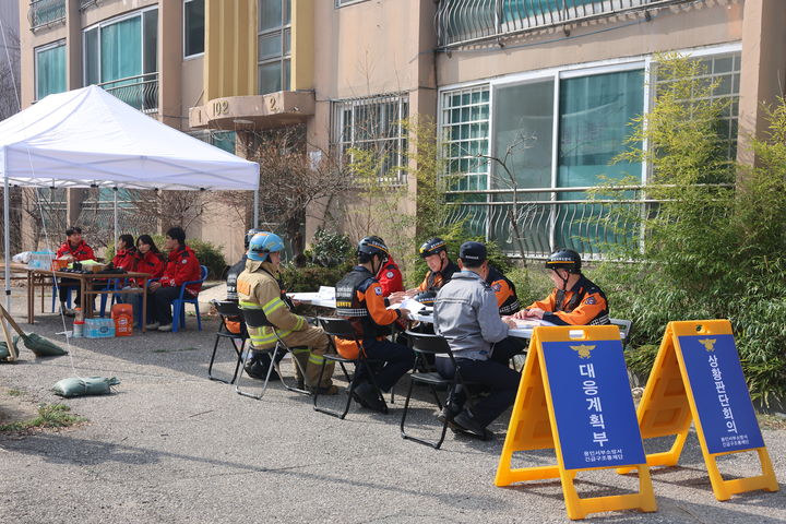 [용인=뉴시스] 용인서부소방서의 불시 소방훈련(사진=용인서부소방서 제공) *재판매 및 DB 금지